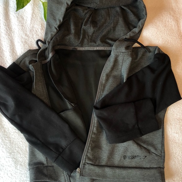Gymshark Crop Hoodie - Picture 2 of 4